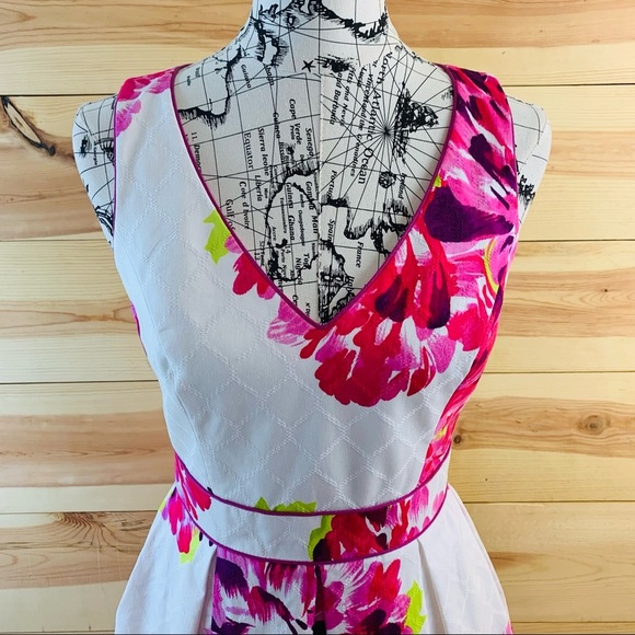 Trina Turk white floral fit & flare V neck dress 4 - Picture 8 of 13